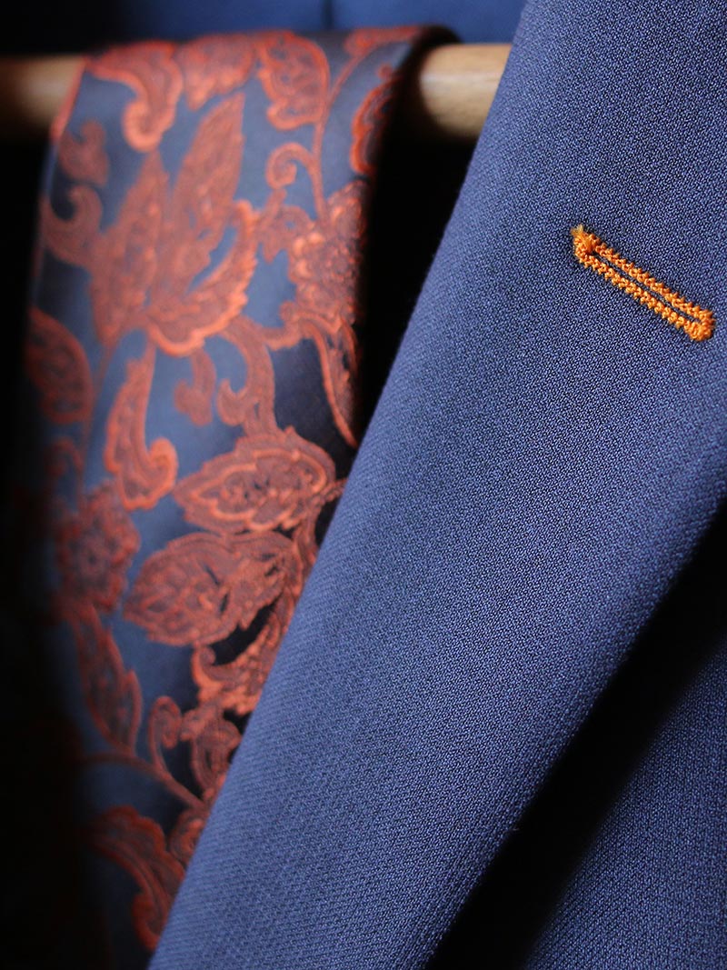 Modische Krawatten mit Streifen oder Mustern. Perfekt für deinen Business-Look, Feierlichkeiten oder dein Freizeit-Outfit.
