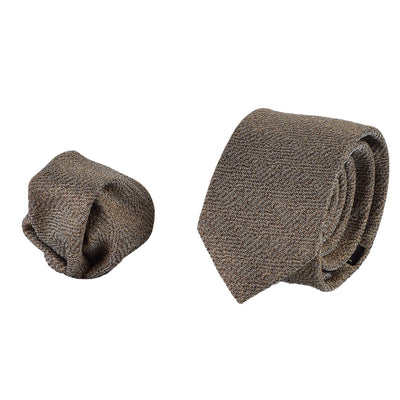Elegante Krawatte mit Einstecktuch in braun